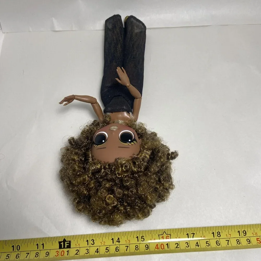 Lol Surprise OMG Series 1 Royal Bee Fashion Doll 10